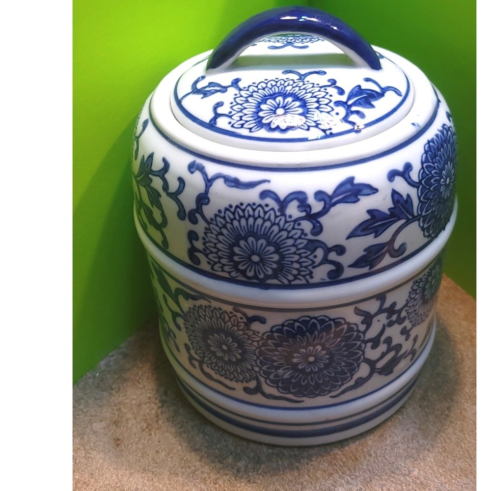 Blue and White Chinoiserie Floral Ceramic Ginger Jar with Lid and Handle 8 in - Picture 5 of 5